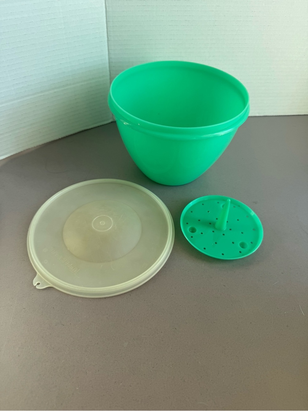 Vintage TUPPERWARE Jadite Crisp It Small Lettuce Keeper w/ lid